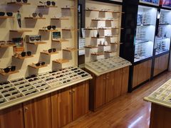 -MiRi眼镜·蔡司·星趣控·尼康控优点视觉合作店(南京东路店)
