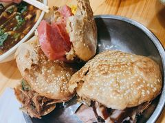 烧饼夹肘子肉-昌顺马记小吃店(昌盛园店)