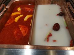 -老牌坊云南鱼豆花火锅(爱建店)
