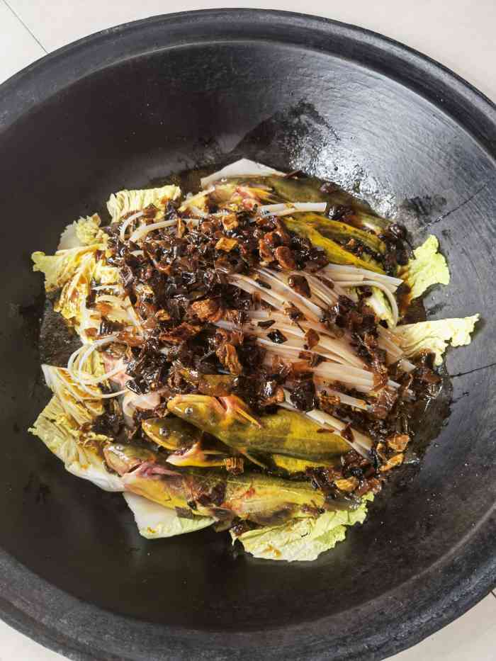 王大花东北味铁锅鱼(岔鞍店)-"看阿姨呼饼子 来啦来啦一提起铁锅炖鱼