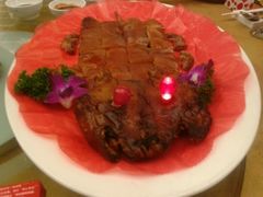 红烧乳猪全体-稻香酒家·33年老字号·港式粤菜(富邦中心店)