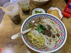 十年经典牛肉粉-鑫花溪牛肉米粉(人民广场店)