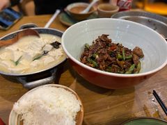 香喷喷的米饭-吃饭皇帝大土家民族菜(正大广场店)
