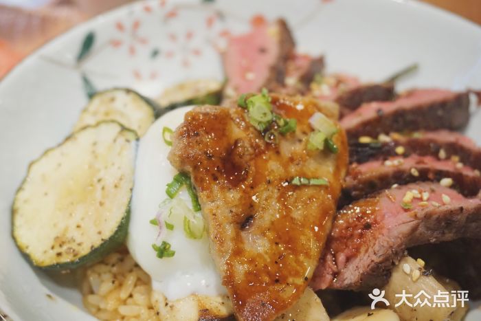 POKEE VIA&Brunch·维娅(重庆来福士店)炙烧鹅肝小排碗图片