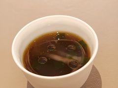 热蘑菇与发酵蘑菇清汤-Amber(香港置地文华东方酒店)