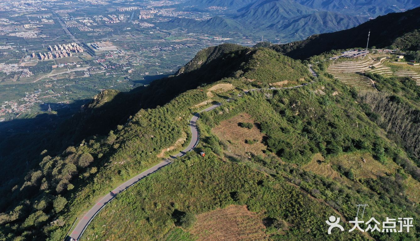 妙峰山观景台远眺中国尊