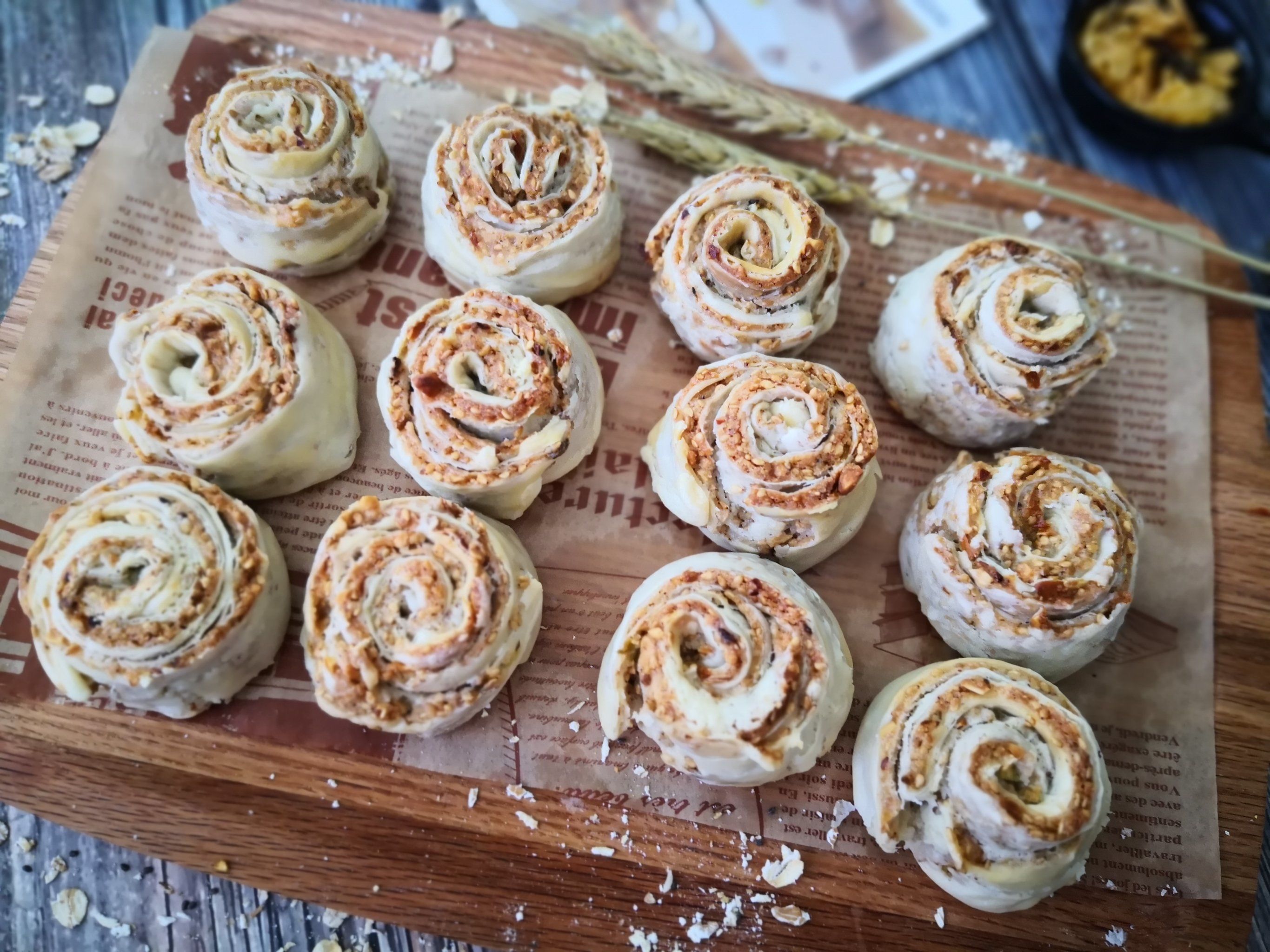 小的时候最爱的糕点之一葱花缸炉