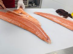 现切三文鱼-养牛邓·潮汕牛肉海鲜自助火锅(广州店)