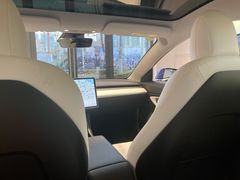 -TESLA 特斯拉(上海太古汇体验店)