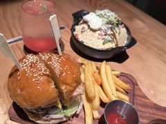 -三勾JJJ Burger&Coffee(梅溪湖店)