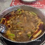 人也挺多的，主要味道也不错，我们要的肥肠鸡爪锅