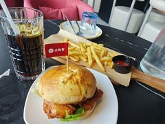 招牌鸡腿堡-必胜客(欧亚卖场店)