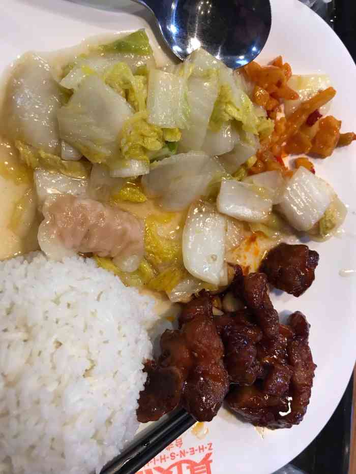 萝岗万达一楼,帮助每到吃饭的时候很会很多人,一点多的时候,基本上都