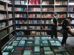 -钟书阁(松江泰晤士小镇店)