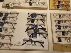 -J-Optical佳视明眼镜·蔡司视觉(青岛金茂览秀城店)
