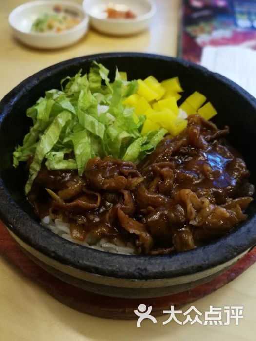 黑椒牛排石锅拌饭图片