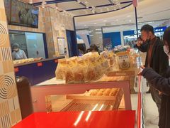 面包甜点陈列柜-東更道点心行(崂山丽达店)