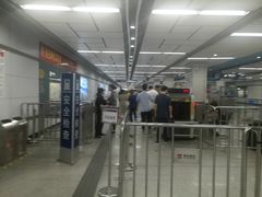 安检口-体育场(地铁站)
