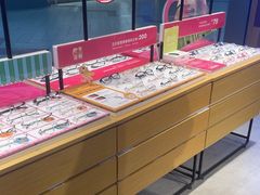 -LOOK眼镜·蔡司依视路配镜(宝山万达店)