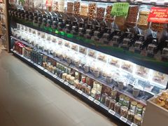 -中百仓储超市有限公司(越秀星汇维港店)
