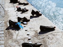 -多瑙河畔鞋履雕塑