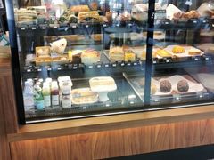 面包甜点陈列柜-星巴克(深圳欢乐颂店)