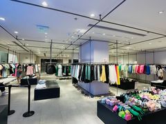 店内环境-URBAN REVIVO(欢乐海岸购物中心店)