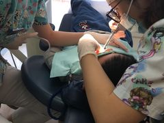 -瑞尔齿科(南京东路名人诊所)