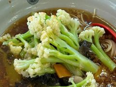 -同济大学本部学苑饮食广场