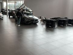 -成都中升之星奔驰4S店