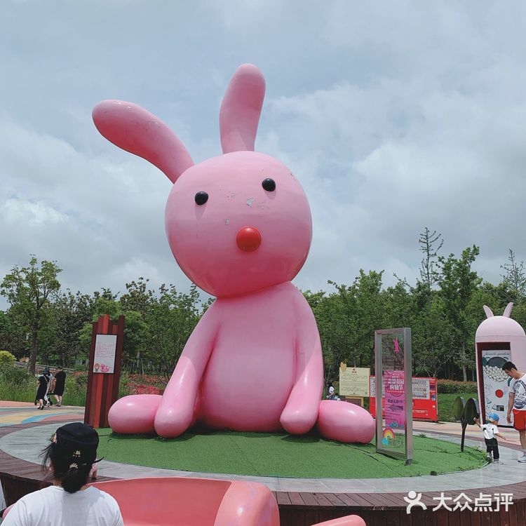 打卡奇迹花园，我老公说很山寨，主要就是城堡和花海