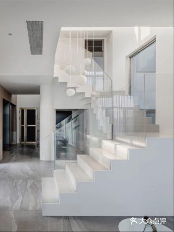 使得卧室空间充满现代感的童趣气息。