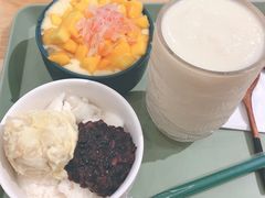 榴莲忘返-小团圆糖水铺(襄阳南路店)