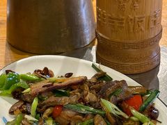 大脚菌炒腊肉-郑件洋芋饭庄