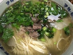 牛肉拉面加牛肉-伊祥·敦煌楼