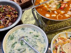 -老滇山寨•云南特色菜•地方菜•民族风情歌舞表演(金碧店)