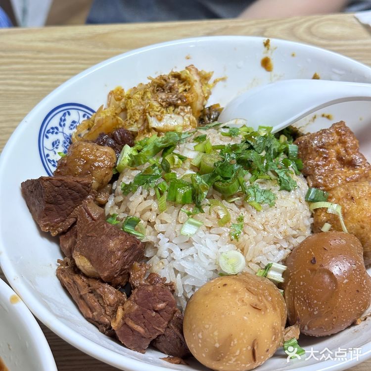 这大齐炖的牛肉烫饭 也太好吃了