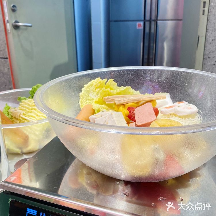 买1⃣️送1⃣️麻辣烫冒菜♨️居然吃到可爱兔兔🐰