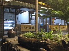 -百里峡七彩艺术小镇