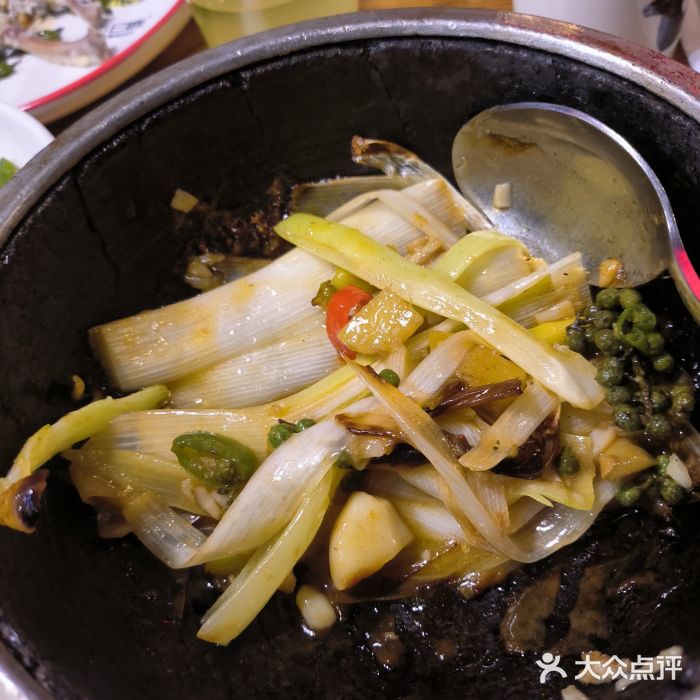新白鹿餐厅(百联中环店)石锅牛蛙图片