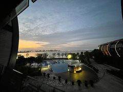 -上海滴水湖皇冠假日酒店