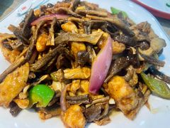 蘑菇鸡丁-老舅老蒙肉饼非遗店(一店)