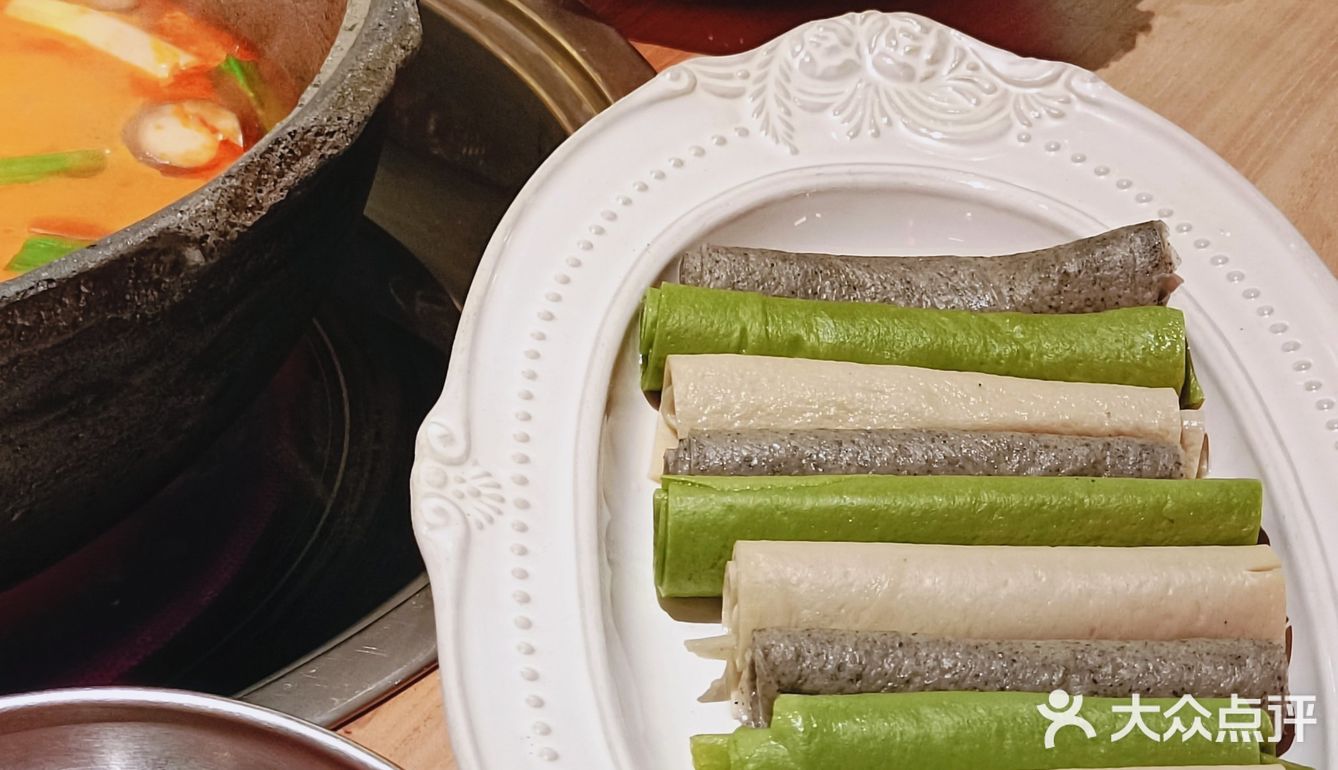 在长沙就能吃到正宗贵州酸汤火锅！！