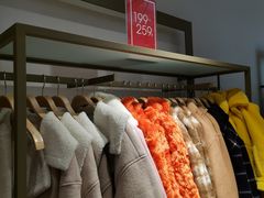 -URBAN REVIVO(北京斯普瑞斯奥特莱斯店)