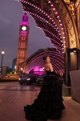 -现代经典婚纱摄影