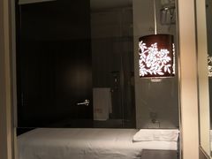 -桔子酒店(上海西藏北路地铁站店)