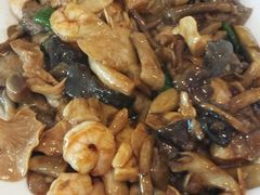 鲜虾群菌-添福来墨鱼饺子 · 海鲜东北菜(大连星海·黄浦路店)