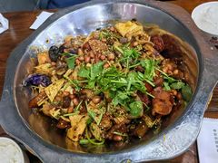 -愉肴麻辣香锅(中山路店)