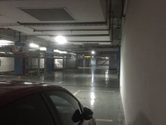 -丽丰购物中心·停车场