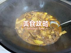 -东北烧烤铁锅炖水库鱼